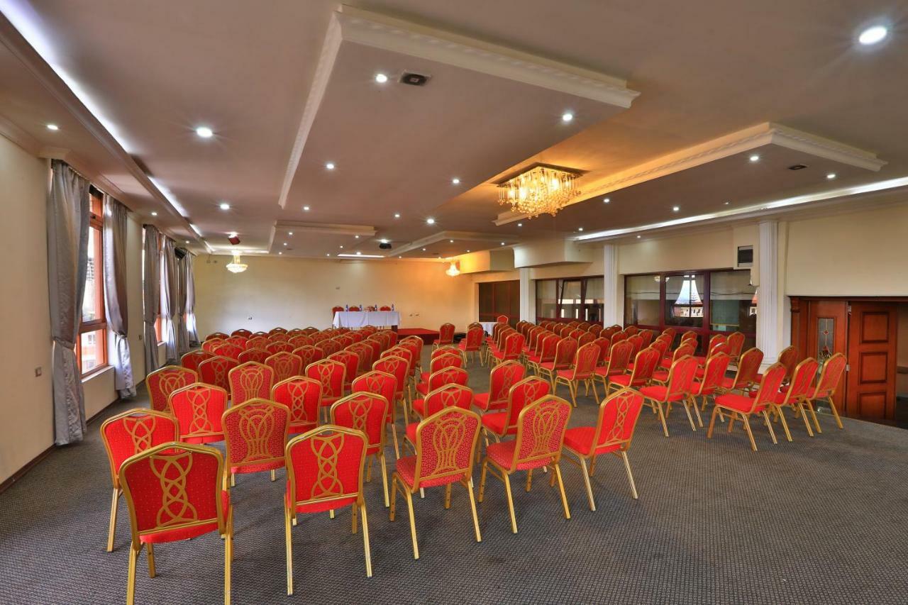 Kenenisa Hotel Addis Ababa Exterior photo